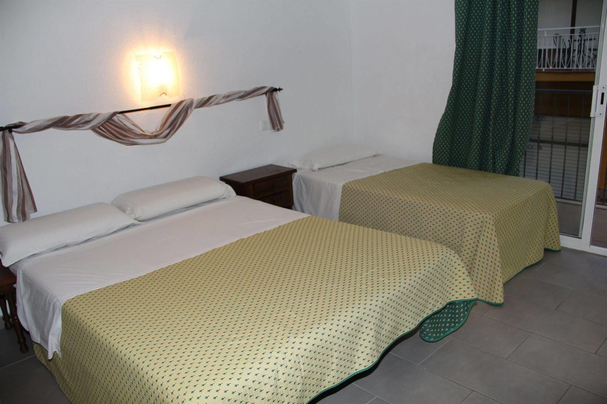 Hostal Isabel Бланес Екстер'єр фото